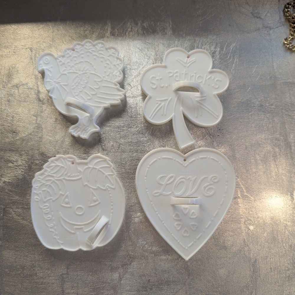 🤍 Vintage White Holiday Cookie Cutters Set Turkey, Heart, Clover, Pumpkin